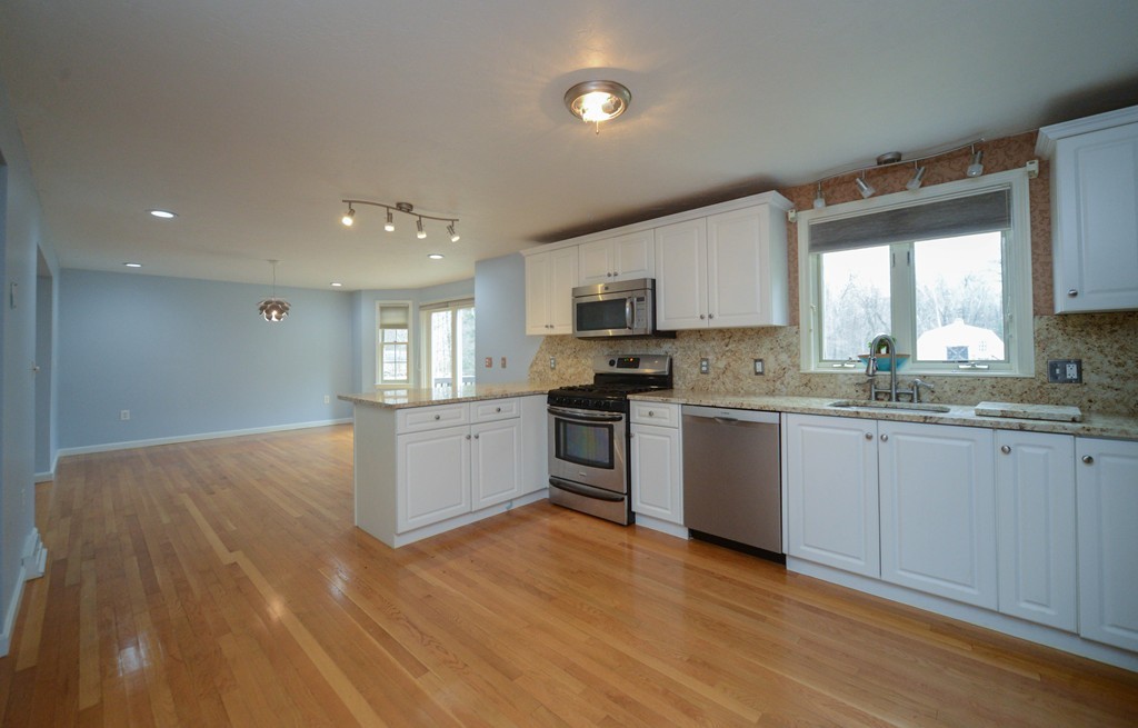 418 Bay Road Easton, MA 02375 - Photo 4 of 30