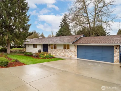 $1,100,000 | 19321 Kenlake Place Northeast, Kenmore, WA 98028