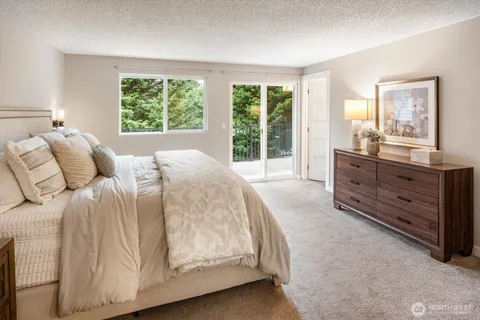 $1,100,000 | 19321 Kenlake Place Northeast, Kenmore, WA 98028