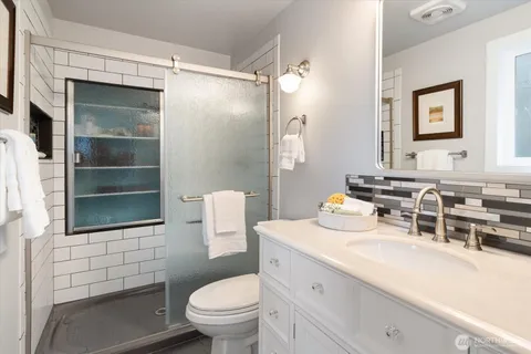 $1,100,000 | 19321 Kenlake Place Northeast, Kenmore, WA 98028