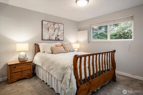 $1,100,000 | 19321 Kenlake Place Northeast, Kenmore, WA 98028