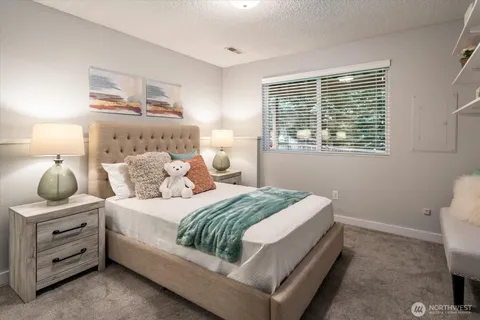 $1,100,000 | 19321 Kenlake Place Northeast, Kenmore, WA 98028