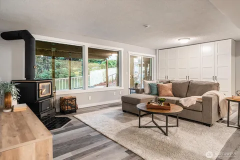 $1,100,000 | 19321 Kenlake Place Northeast, Kenmore, WA 98028