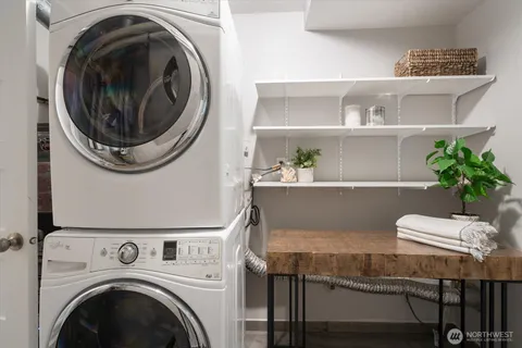 $1,100,000 | 19321 Kenlake Place Northeast, Kenmore, WA 98028