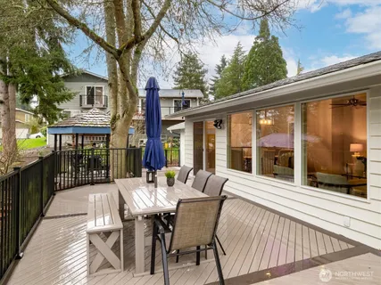 $1,100,000 | 19321 Kenlake Place Northeast, Kenmore, WA 98028