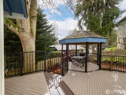 $1,100,000 | 19321 Kenlake Place Northeast, Kenmore, WA 98028