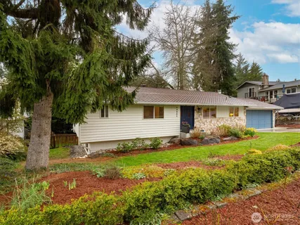 $1,100,000 | 19321 Kenlake Place Northeast, Kenmore, WA 98028