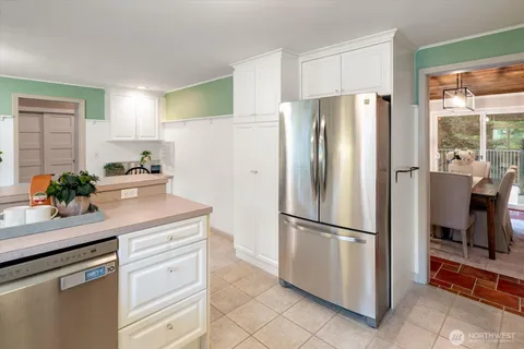 $1,100,000 | 19321 Kenlake Place Northeast, Kenmore, WA 98028