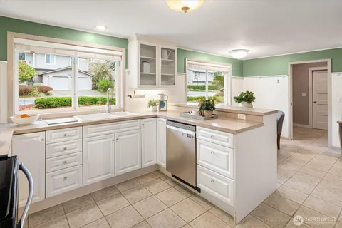 $1,100,000 | 19321 Kenlake Place Northeast, Kenmore, WA 98028