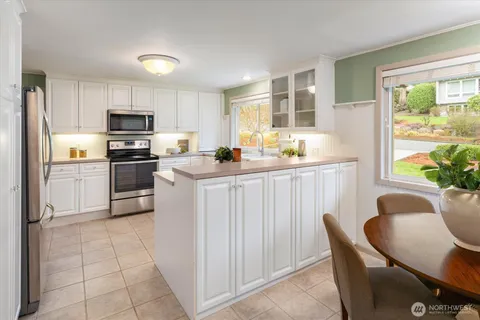 $1,100,000 | 19321 Kenlake Place Northeast, Kenmore, WA 98028