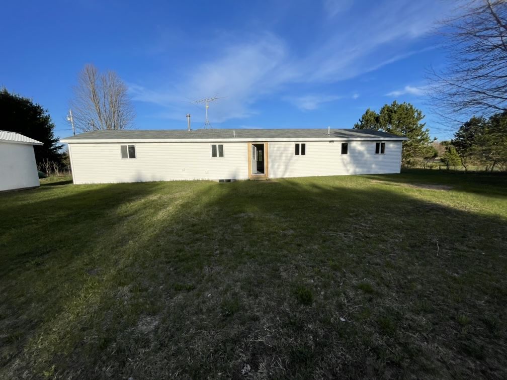 4136 South Betsie River Road Interlochen, MI 49643 - Photo 17 of 21 1886526-16.JPG
