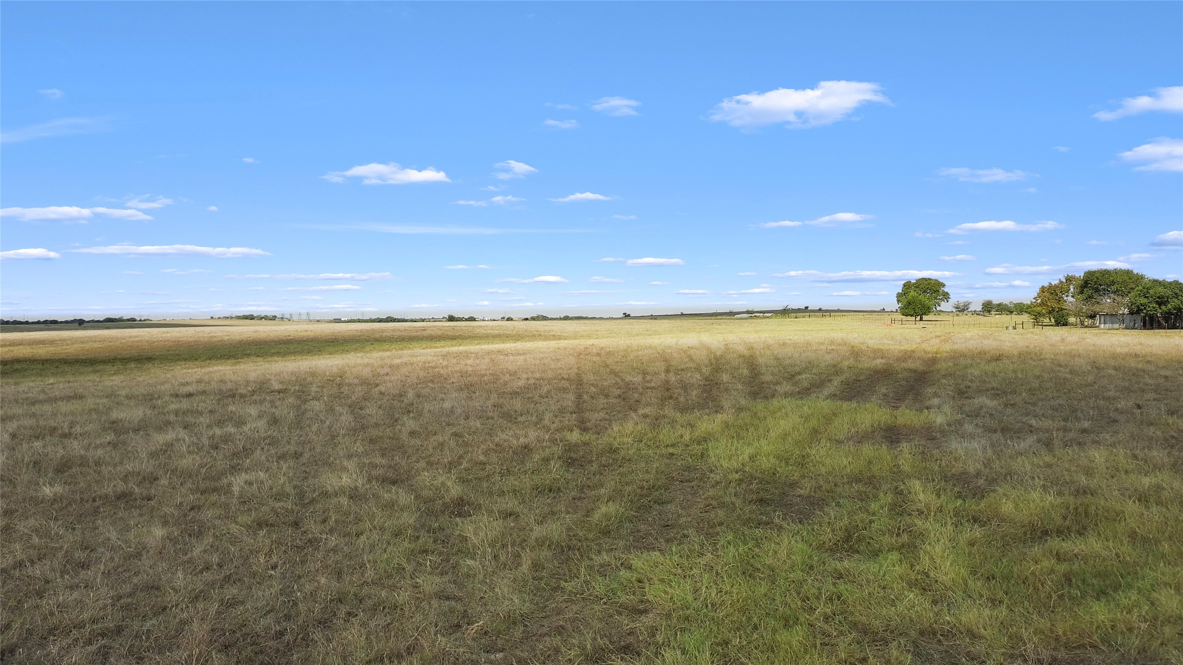 215 Hill County Road Milford, TX 76670 - Photo 6 of 10 a view of an ocean beach and an ocean beach