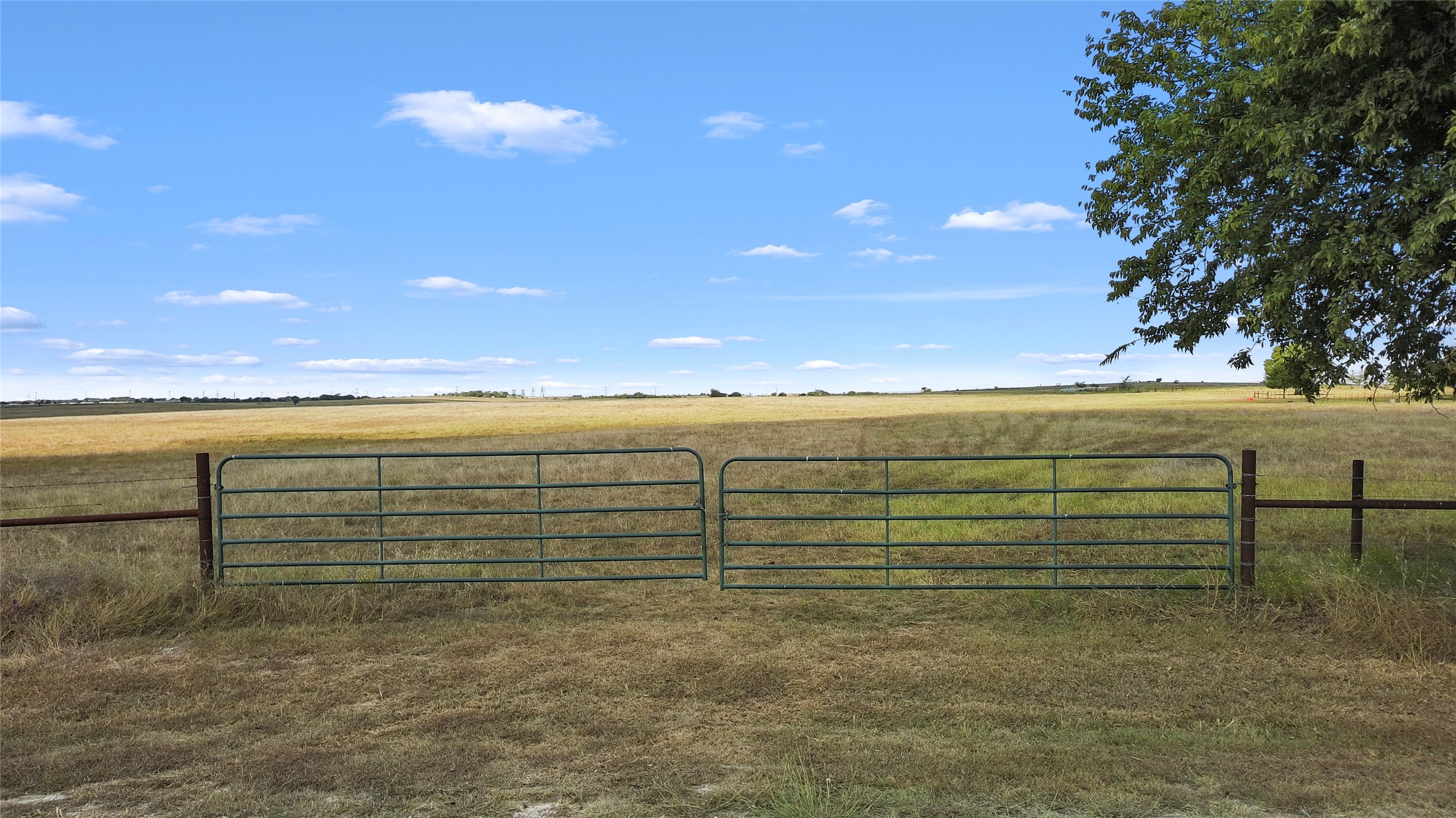 215 Hill County Road Milford, TX 76670 - Photo 7 of 10 a view of ocean view