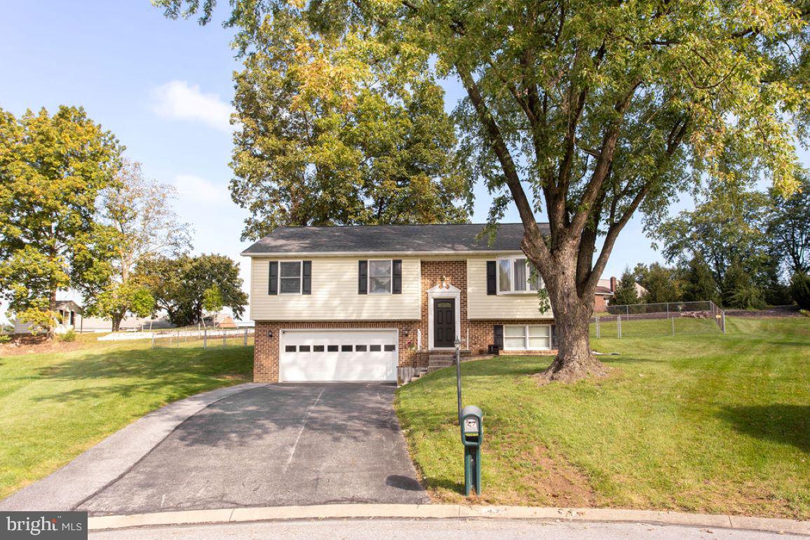 47 Collins Circle Hanover, PA 17331 - Photo 1 of 24 Gallery Image 1