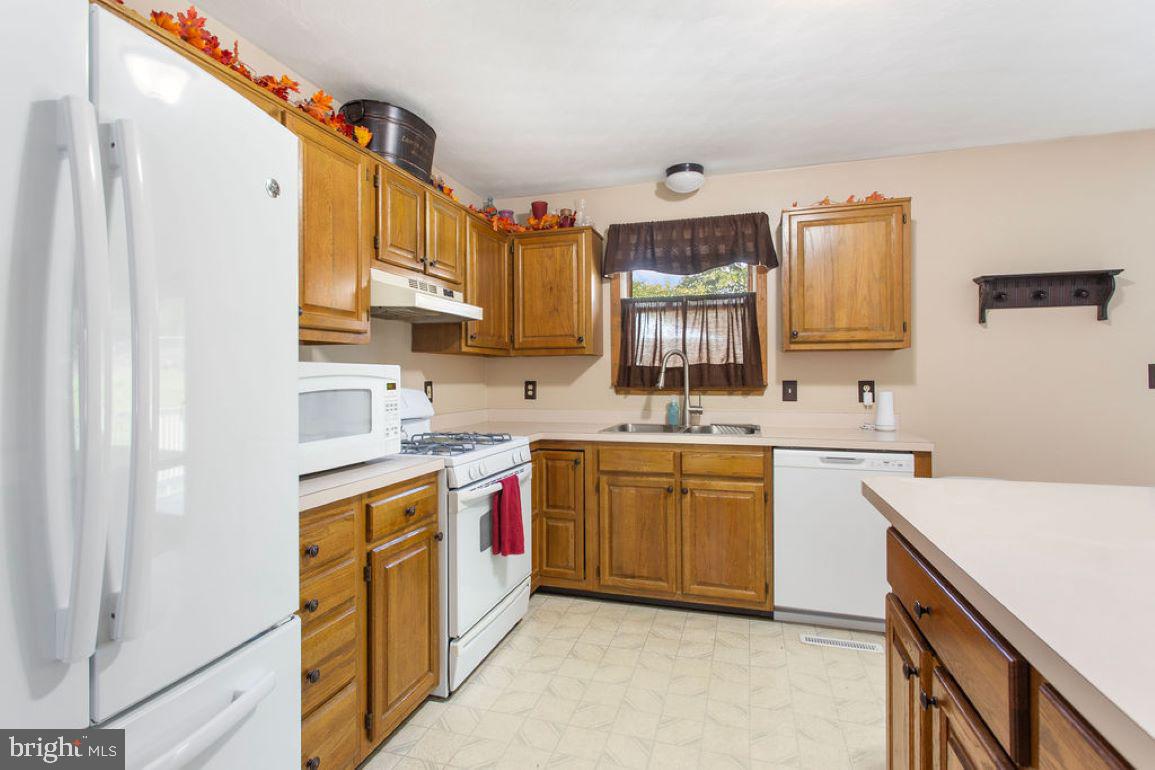 47 Collins Circle Hanover, PA 17331 - Photo 11 of 24 Gallery Image 11