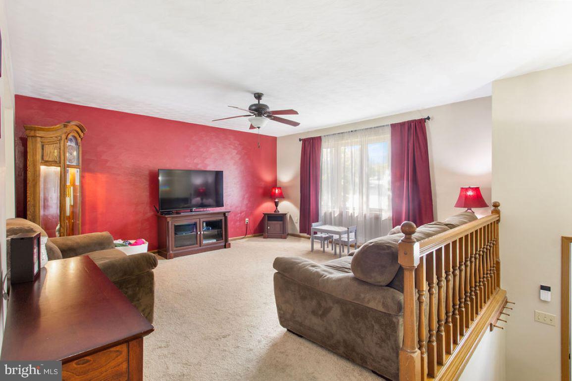 47 Collins Circle Hanover, PA 17331 - Photo 4 of 24 Gallery Image 4