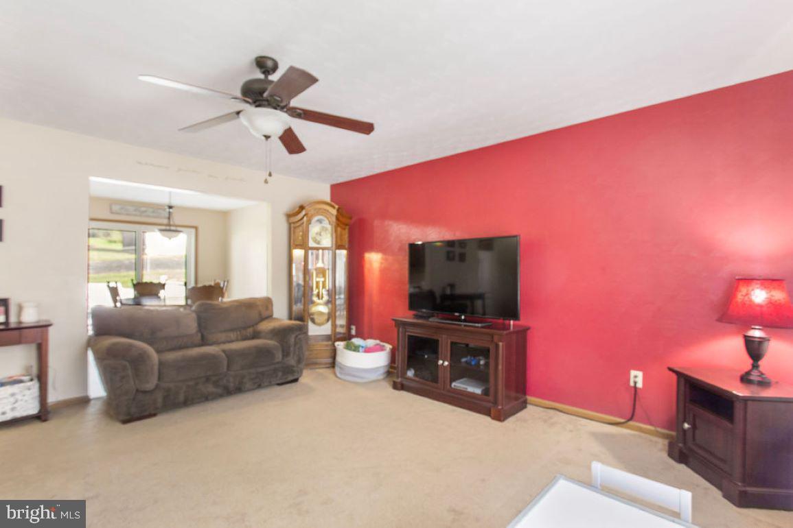 47 Collins Circle Hanover, PA 17331 - Photo 5 of 24 Gallery Image 5