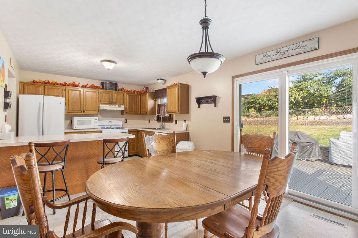 47 Collins Circle Hanover, PA 17331 - Photo 7 of 24 Gallery Image 7