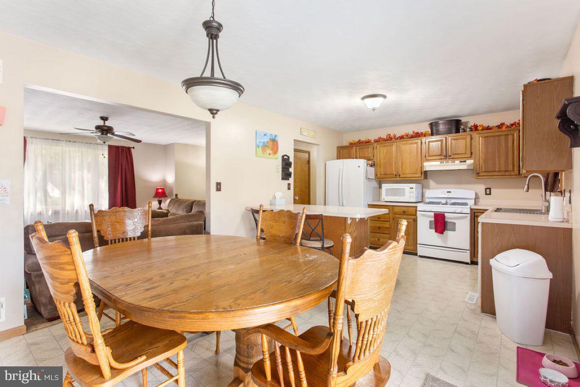 47 Collins Circle Hanover, PA 17331 - Photo 8 of 24 Gallery Image 8