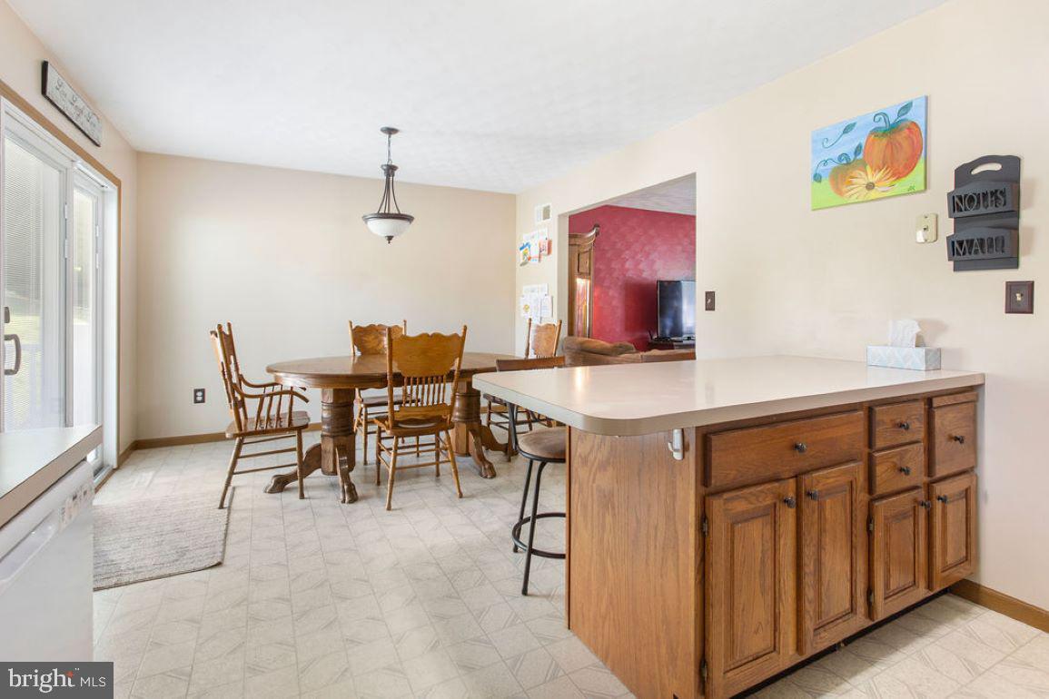 47 Collins Circle Hanover, PA 17331 - Photo 10 of 24 Gallery Image 10