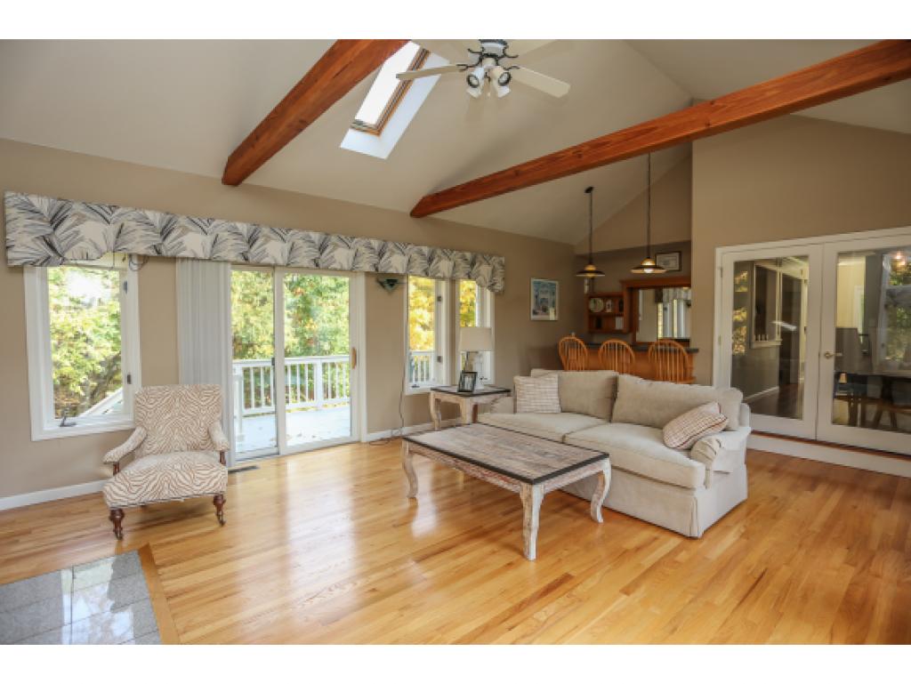 353 North Amherst Road Bedford, NH 03110 - Photo 10 of 33 Gallery Image 10