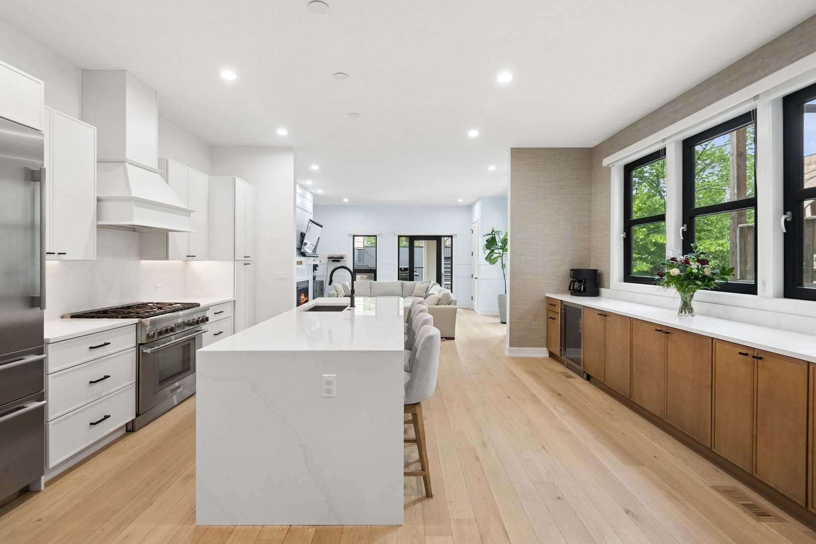1842 North Whipple Street, Unit 1 Chicago, IL 60647 - Photo 8 of 37