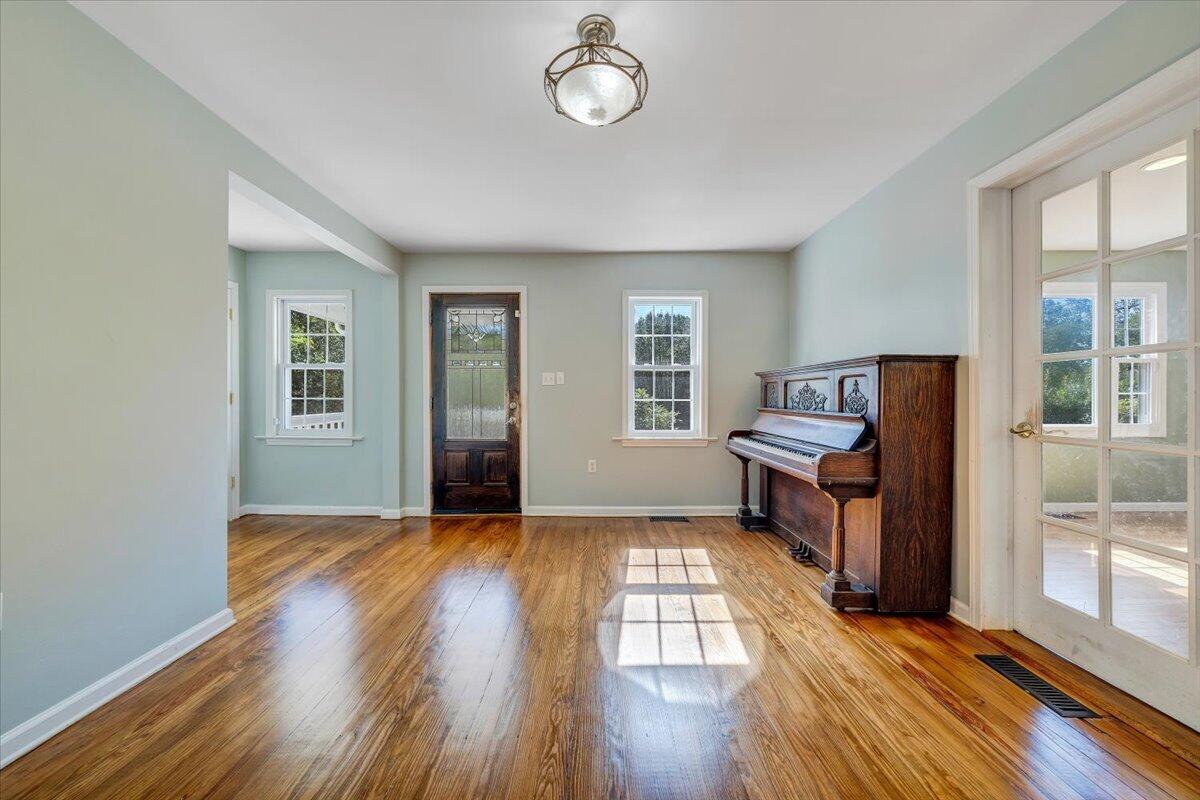 1096 Collierstown Road Lexington, VA 24450 - Photo 7 of 38 07-MIB04159