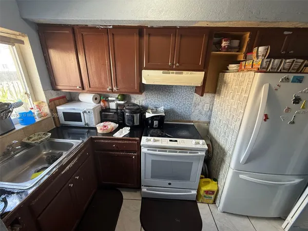 a kitchen with a stove and a refrigerator