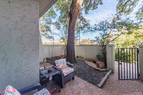 $1,575 | 3102 Eisenhauer Road, Unit 1A, San Antonio, TX 78209