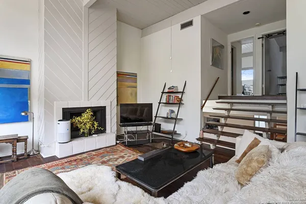 $1,575 | 3102 Eisenhauer Road, Unit 1A, San Antonio, TX 78209