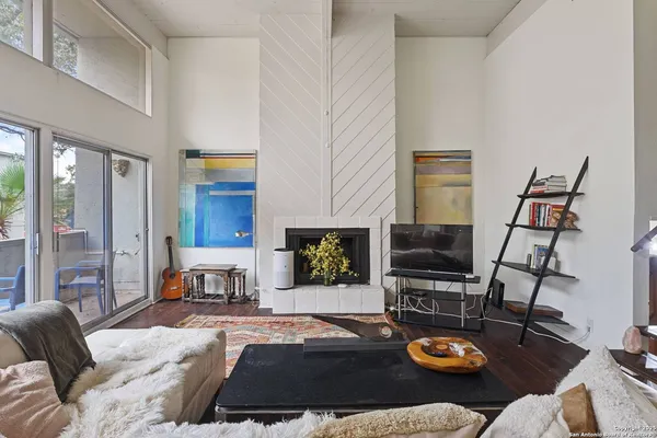 $1,575 | 3102 Eisenhauer Road, Unit 1A, San Antonio, TX 78209