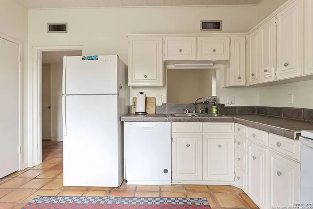 $1,675 | 3102 Eisenhauer Road, Unit 1A, San Antonio, TX 78209