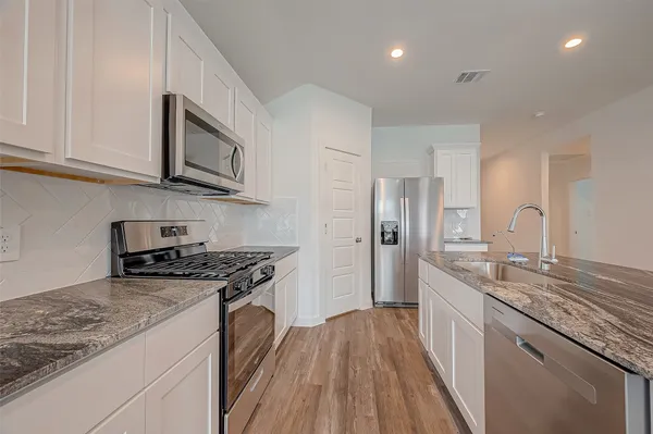 $2,300 | 1018 Fringed Bluestar Drive, Rosharon, TX 77583