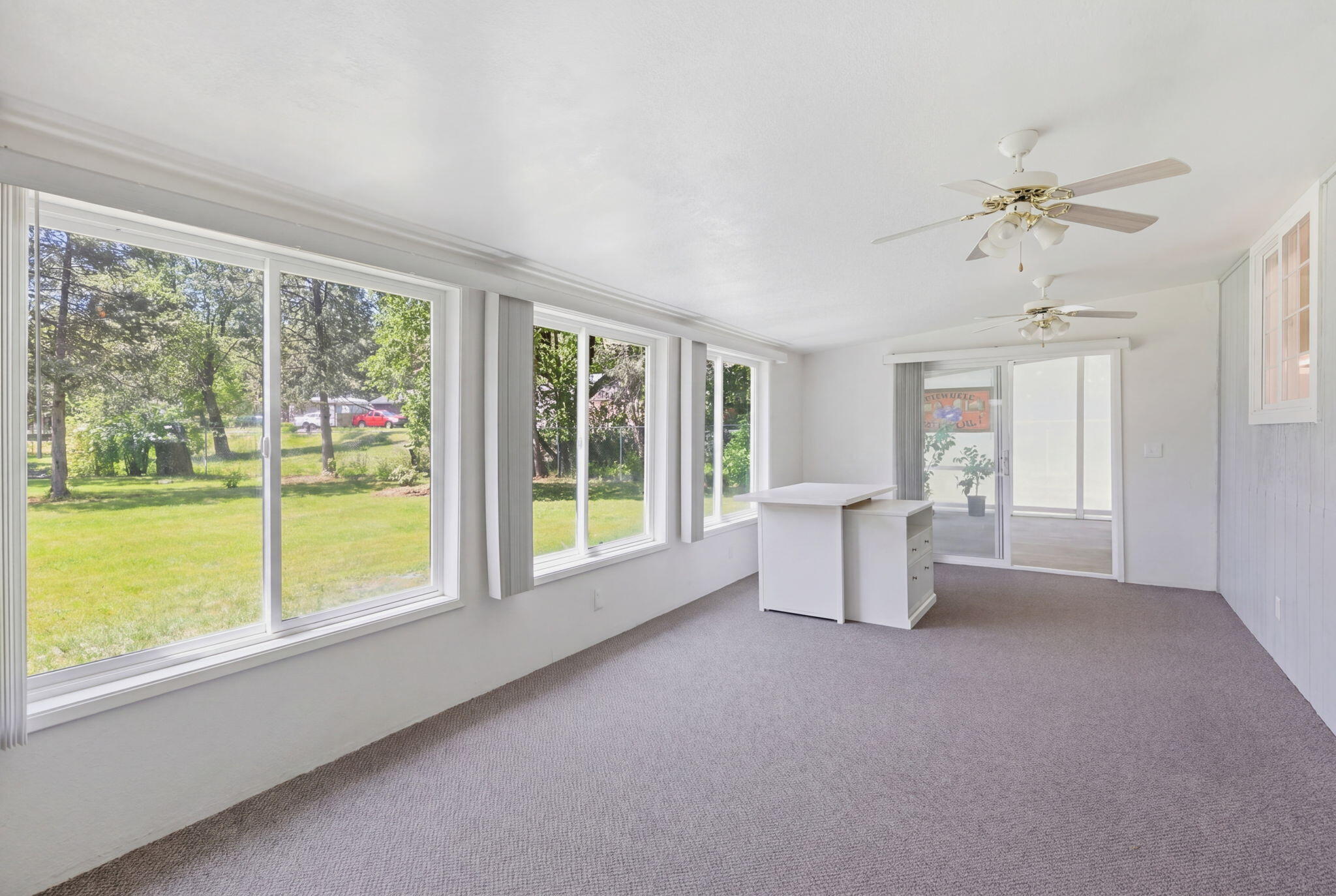 190 Spring Oak Way Merlin, OR 97532 - Photo 24 of 34 Sunroom