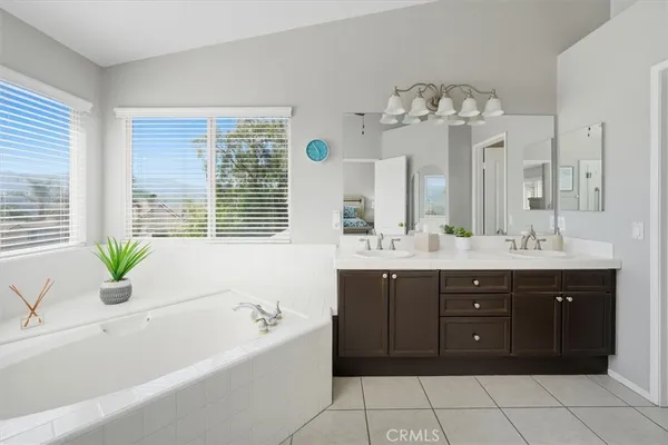 $999,500 | 28223 Bel Monte Court, Canyon Country, CA 91387