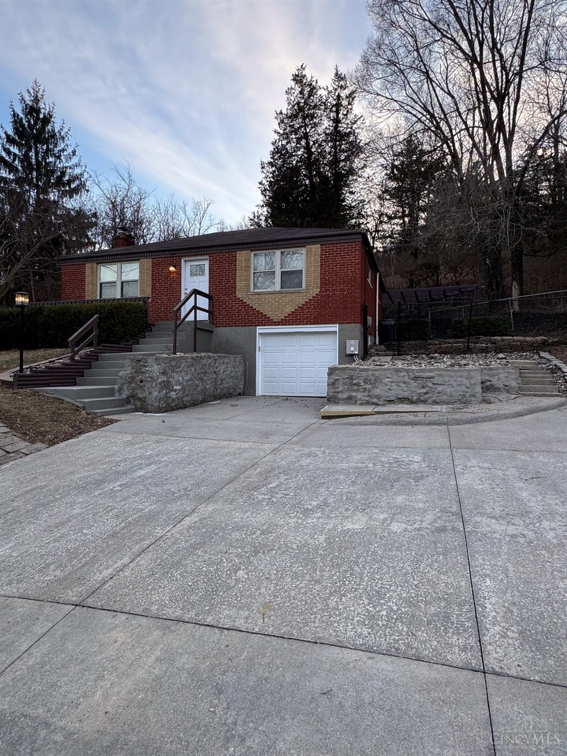 6903 Taylor Road Cincinnati, OH 45248 - Photo 3 of 29