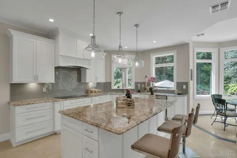 $2,899,000 | 12 Redwood Drive, Dix Hills, NY 11746