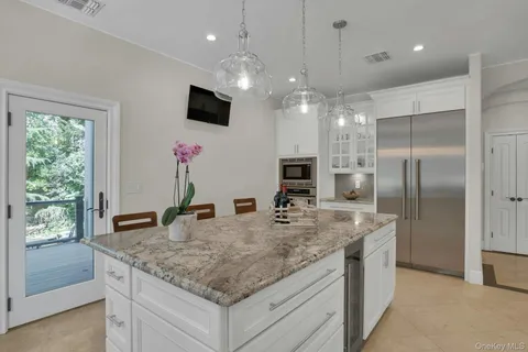 $2,899,000 | 12 Redwood Drive, Dix Hills, NY 11746