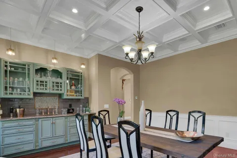 $2,899,000 | 12 Redwood Drive, Dix Hills, NY 11746