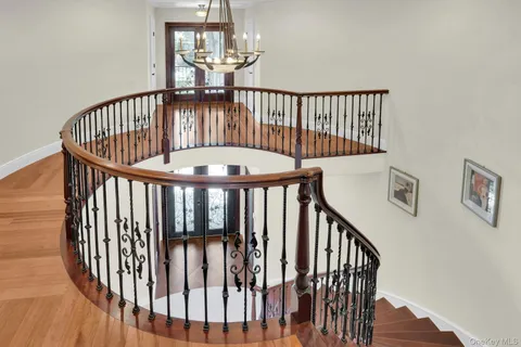 $2,899,000 | 12 Redwood Drive, Dix Hills, NY 11746