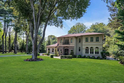 $2,899,000 | 12 Redwood Drive, Dix Hills, NY 11746