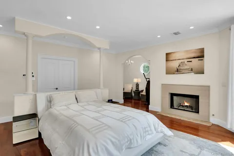 $2,899,000 | 12 Redwood Drive, Dix Hills, NY 11746