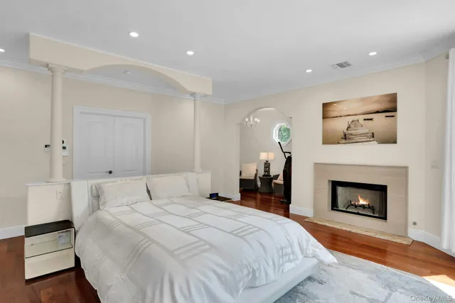 $2,999,000 | 12 Redwood Drive, Dix Hills, NY 11746