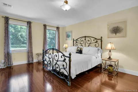 $2,899,000 | 12 Redwood Drive, Dix Hills, NY 11746