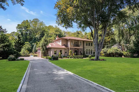 $2,899,000 | 12 Redwood Drive, Dix Hills, NY 11746