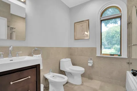 $2,899,000 | 12 Redwood Drive, Dix Hills, NY 11746