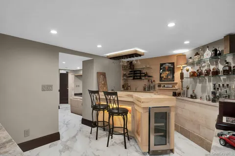 $2,899,000 | 12 Redwood Drive, Dix Hills, NY 11746