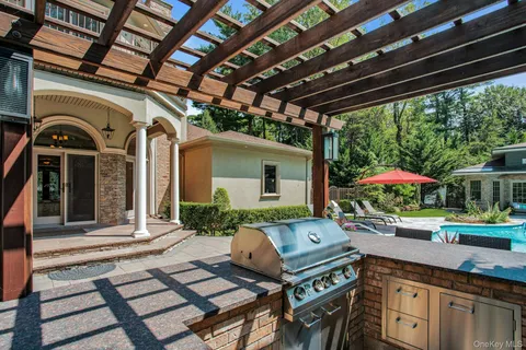 $2,899,000 | 12 Redwood Drive, Dix Hills, NY 11746