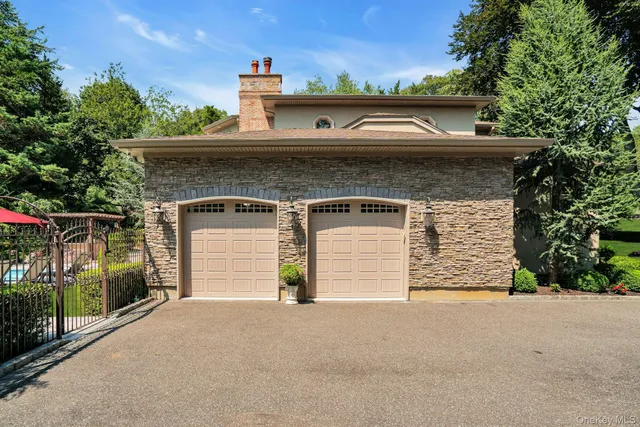 $2,999,000 | 12 Redwood Drive, Dix Hills, NY 11746