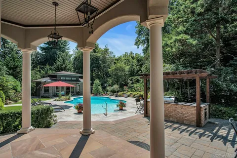 $2,899,000 | 12 Redwood Drive, Dix Hills, NY 11746